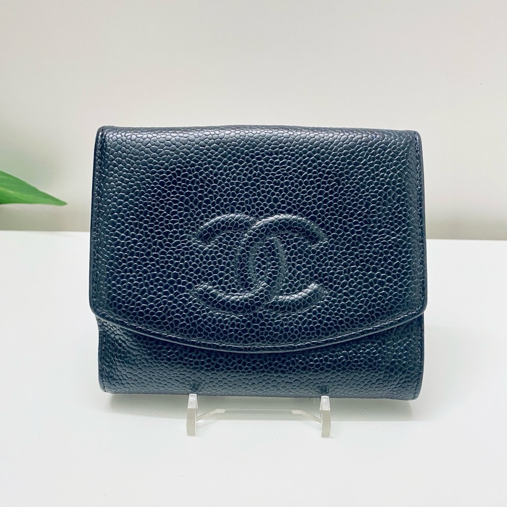 CHANEL caviar skin compact wallet